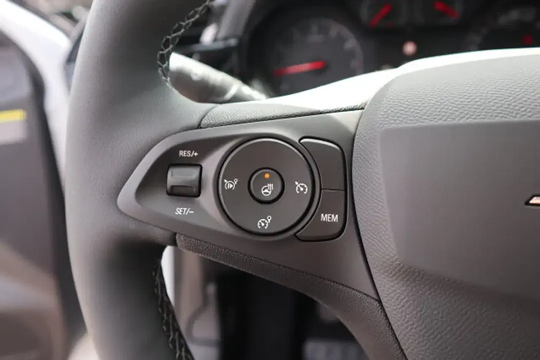 Opel Corsa Edition - Thumbnail 7