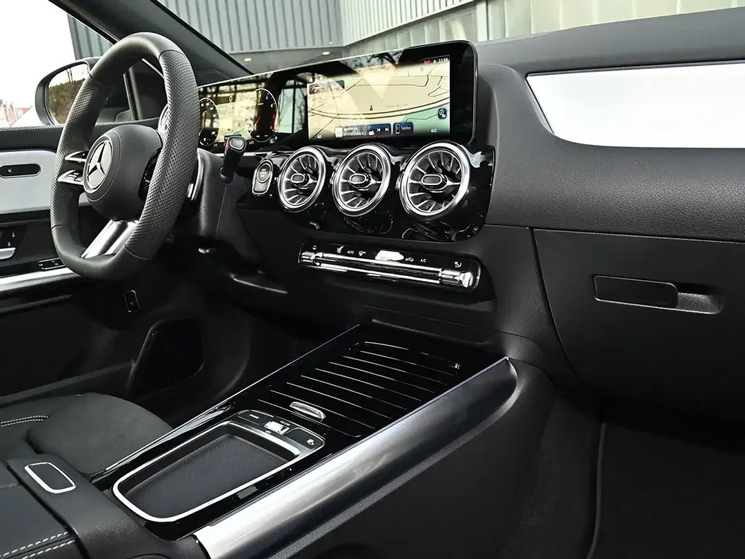 Mercedes-Benz GLA 200 AMG Line Night - Thumbnail 9