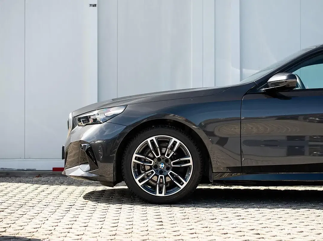 BMW 520 xDrive Touring M Sport - Thumbnail 11
