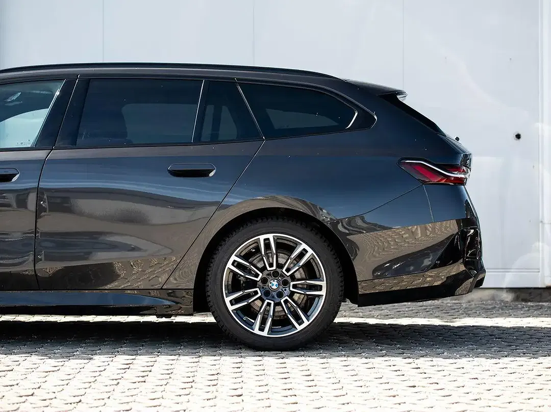 BMW 520 xDrive Touring M Sport - Thumbnail 12