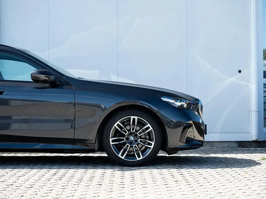 BMW 520 xDrive Touring M Sport - Thumbnail 8