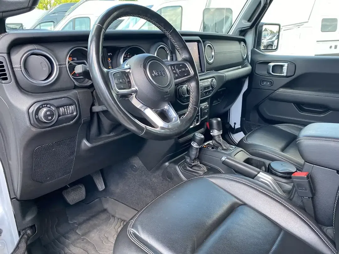 Jeep Wrangler Unlimited Sahara - Thumbnail 11