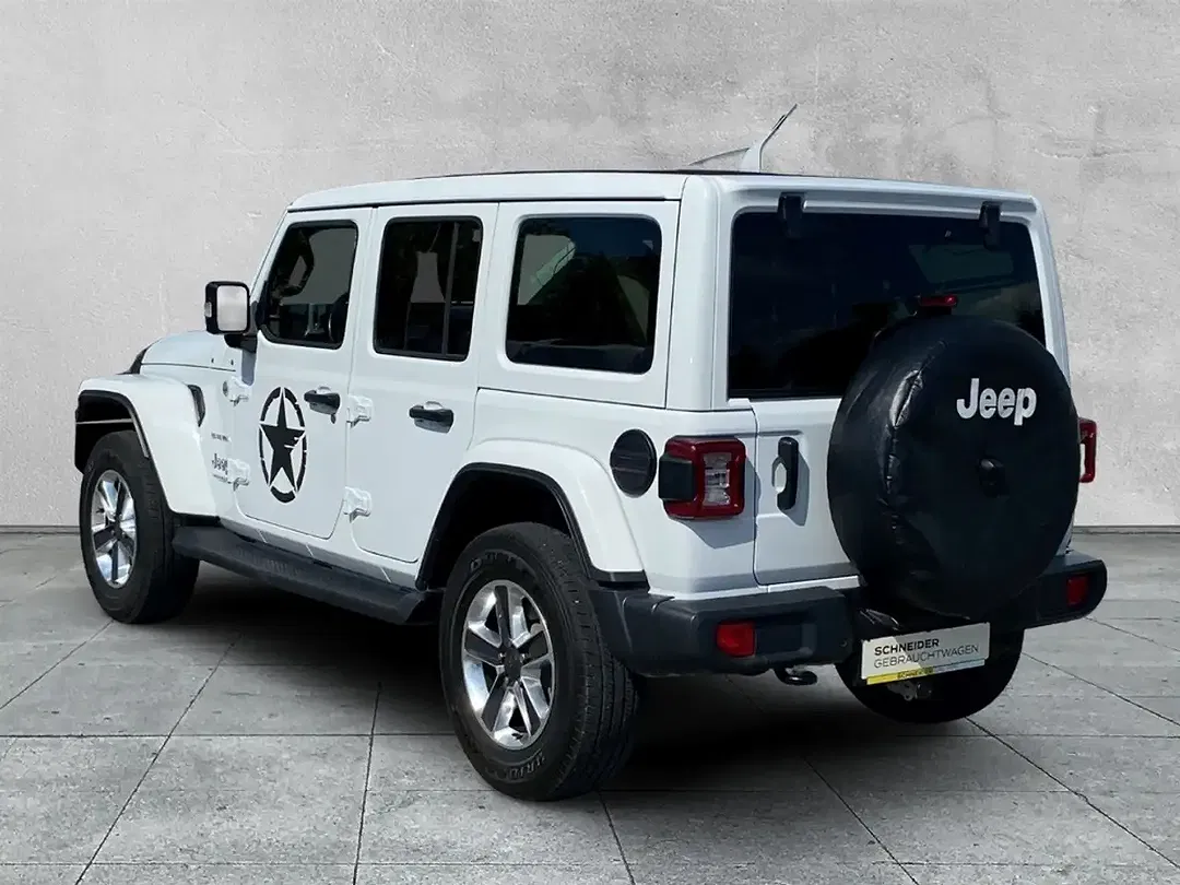 Jeep Wrangler Unlimited Sahara - Thumbnail 4