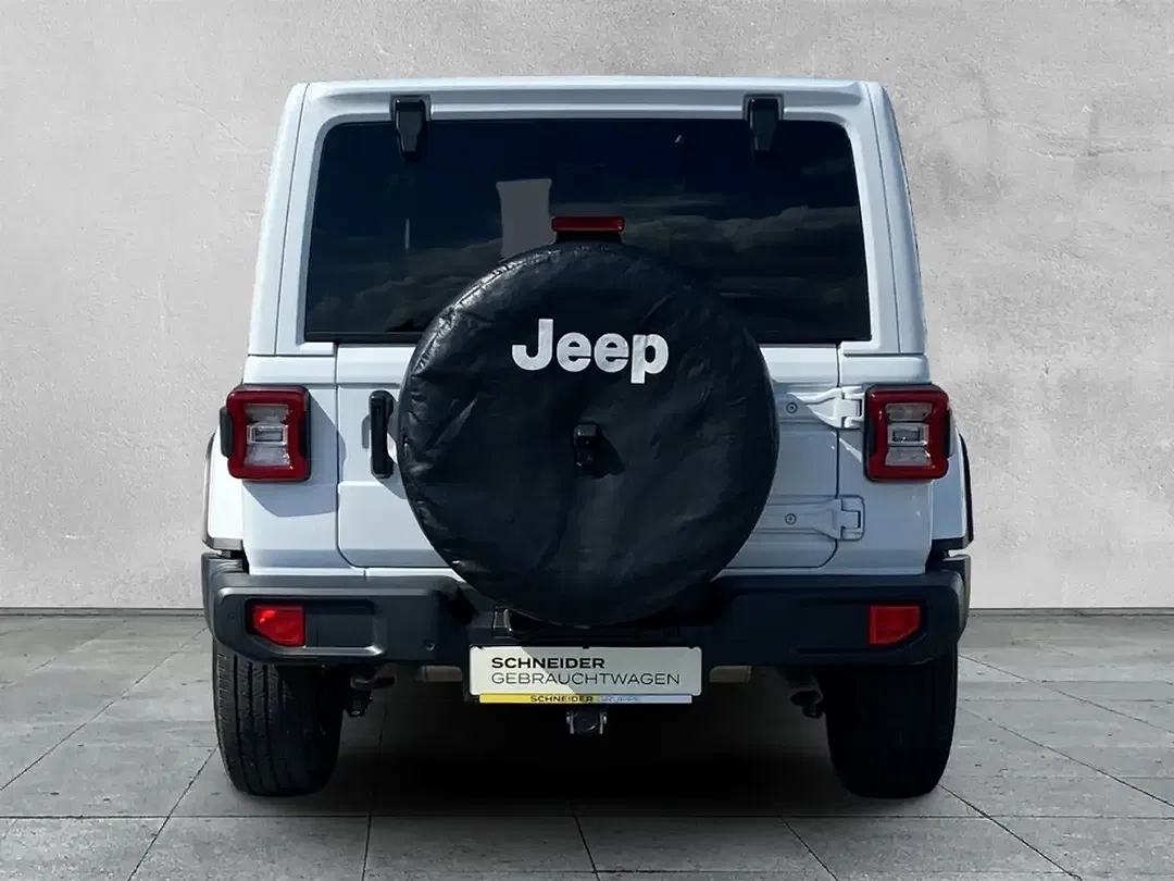 Jeep Wrangler Unlimited Sahara - Thumbnail 5