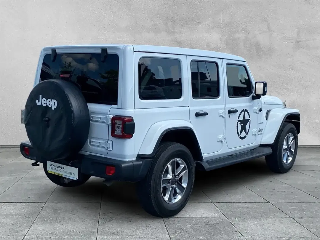 Jeep Wrangler Unlimited Sahara - Thumbnail 6