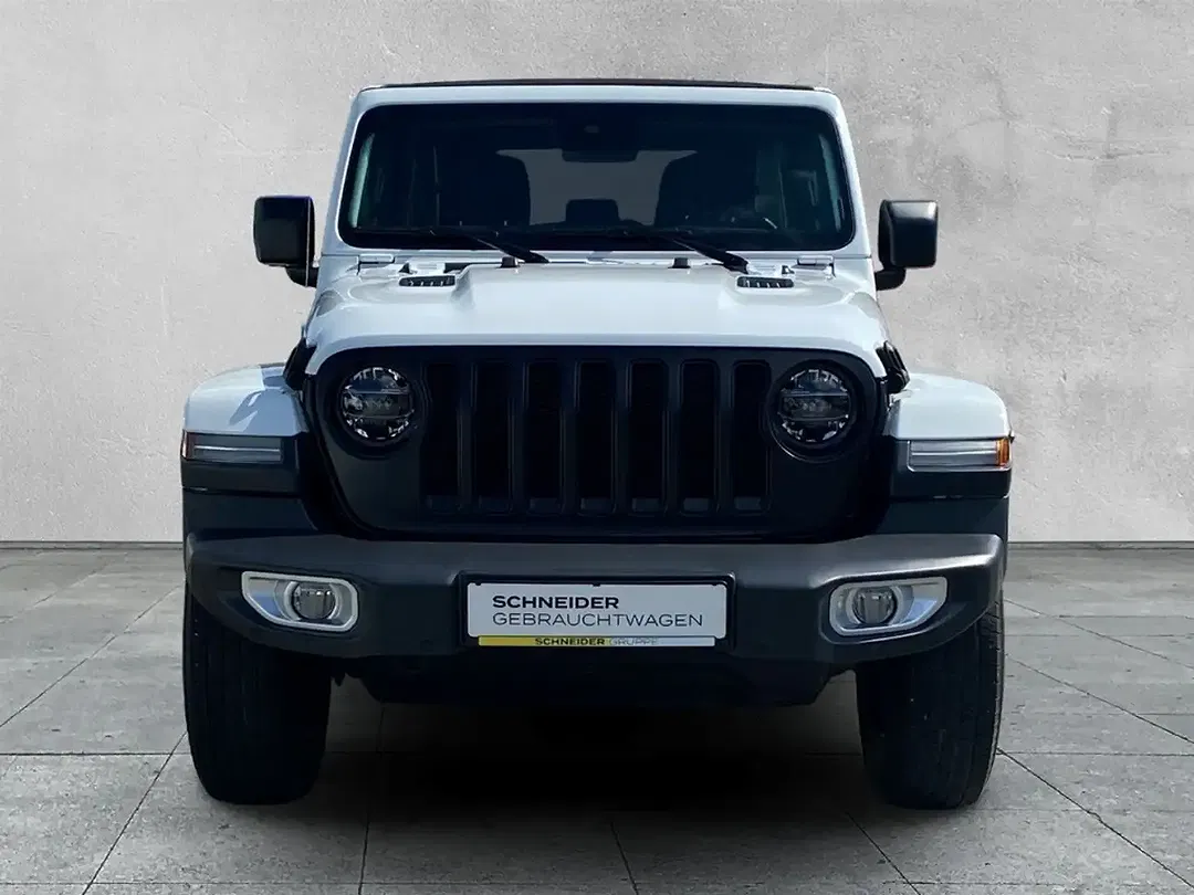 Jeep Wrangler Unlimited Sahara - Thumbnail 9
