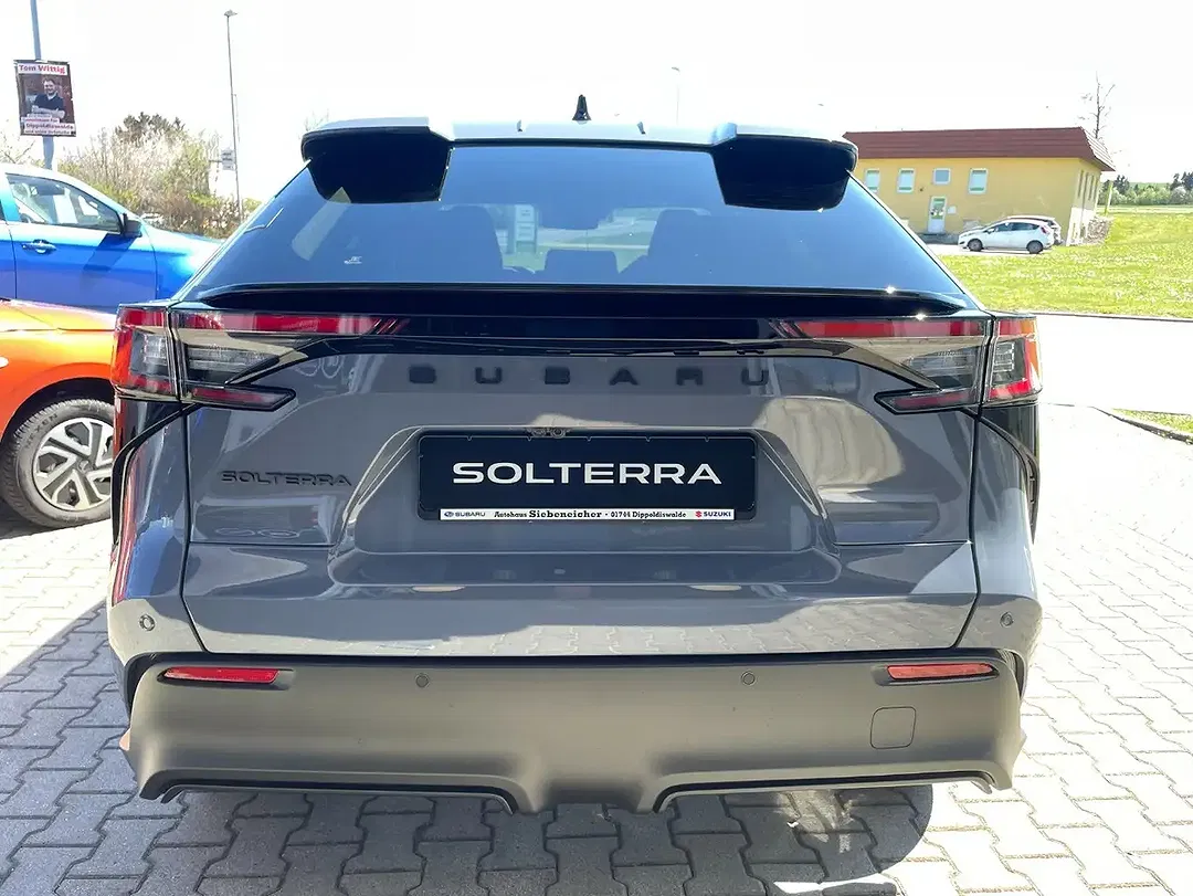 Subaru Solterra Platinum - Thumbnail 3