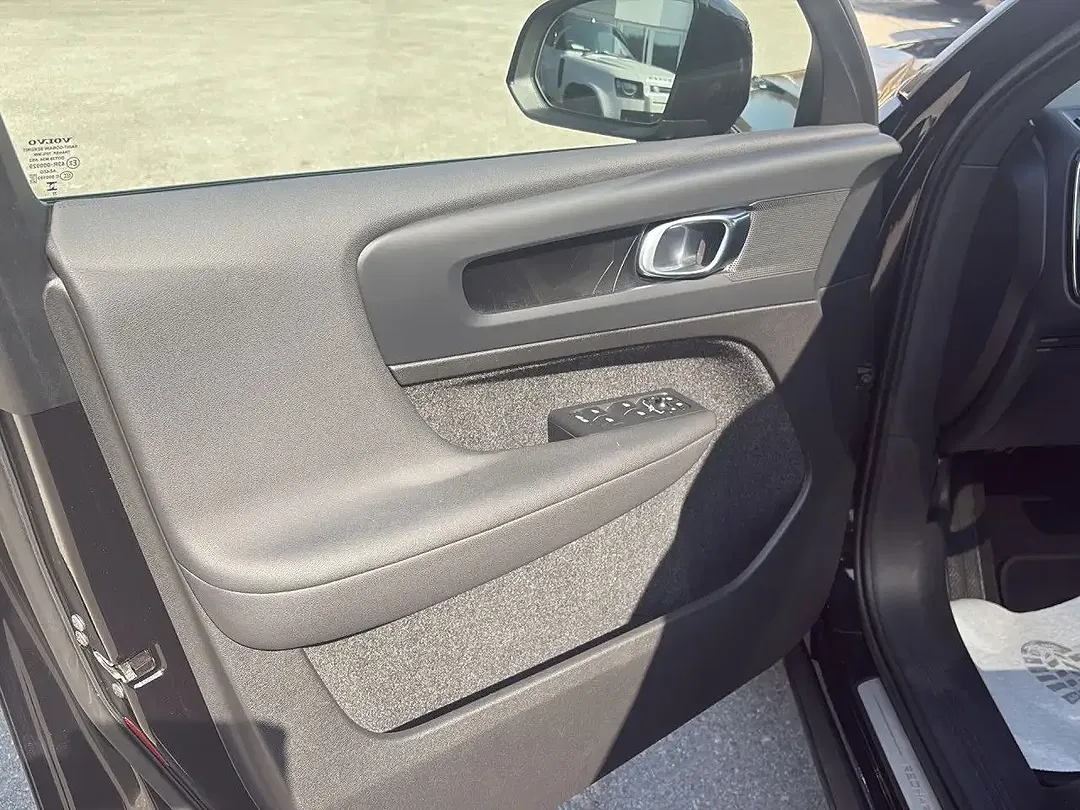 Volvo C40 EV Recharge Plus - Thumbnail 5