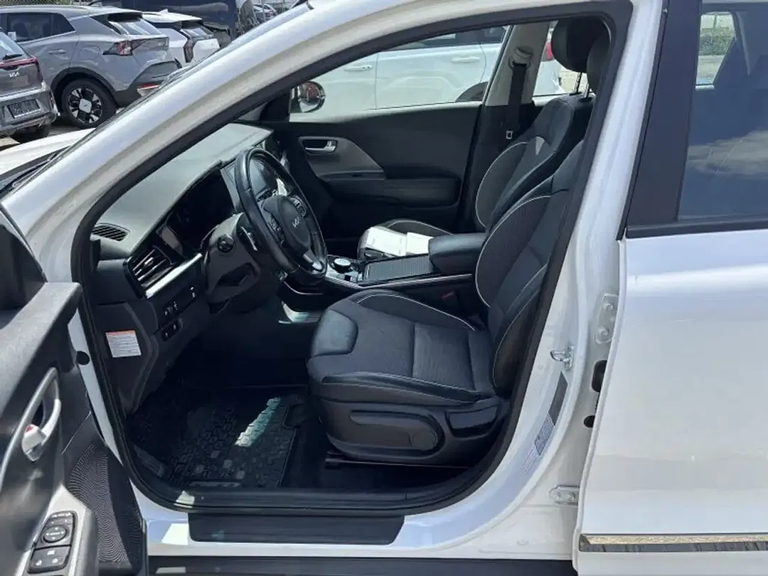 Kia e-Niro 64 kWh EV - Thumbnail 6