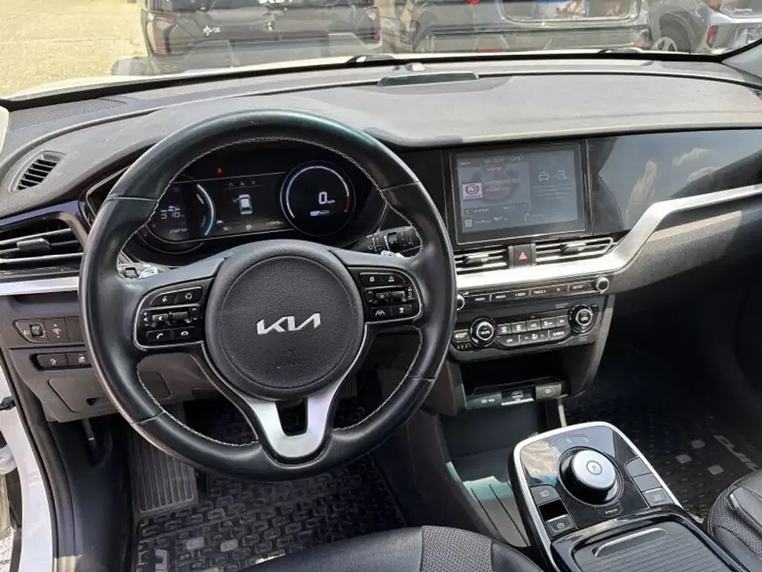 Kia e-Niro 64 kWh EV - Thumbnail 8