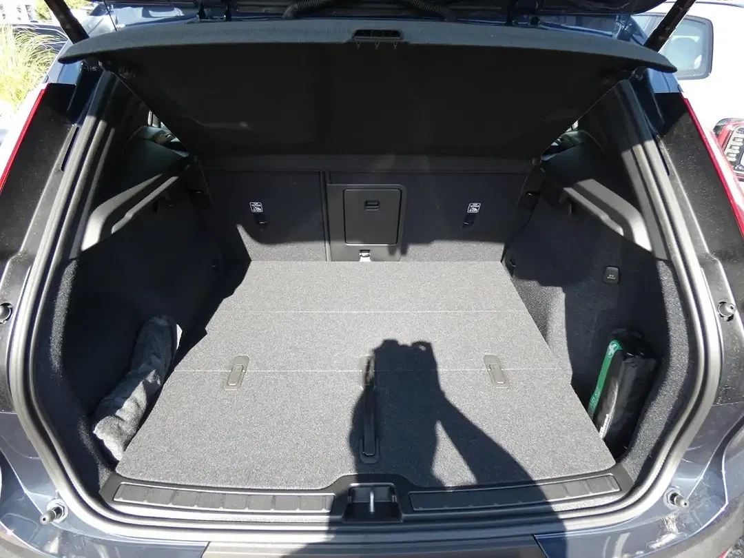 Volvo XC40 B3 Ultra Dark - Thumbnail 10