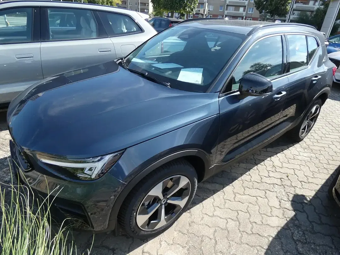 Volvo XC40 B3 Ultra Dark - foto 2