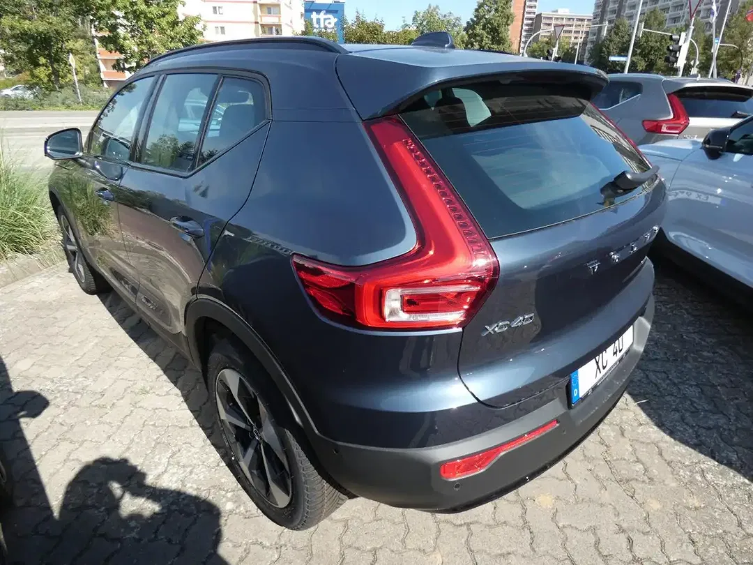 Volvo XC40 B3 Ultra Dark - Thumbnail 3