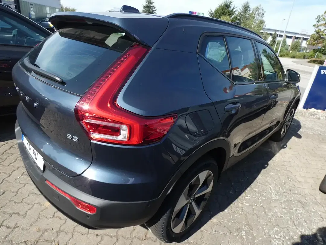 Volvo XC40 B3 Ultra Dark - Thumbnail 4