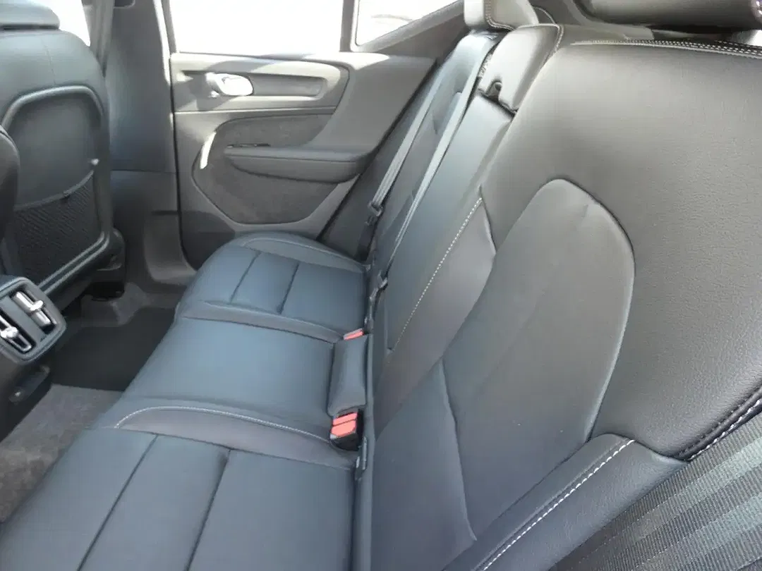 Volvo XC40 B3 Ultra Dark - Thumbnail 9