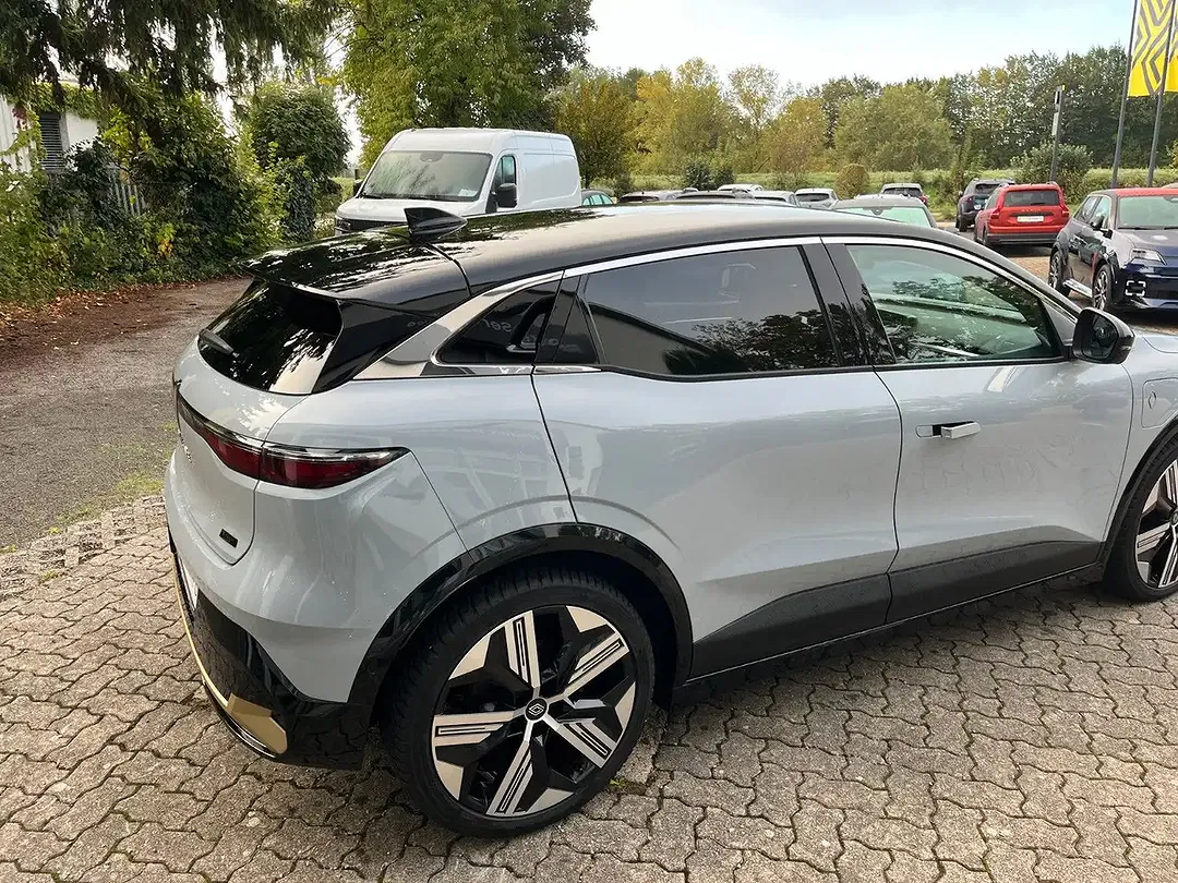Renault Megane E-Tech Iconic - Thumbnail 3