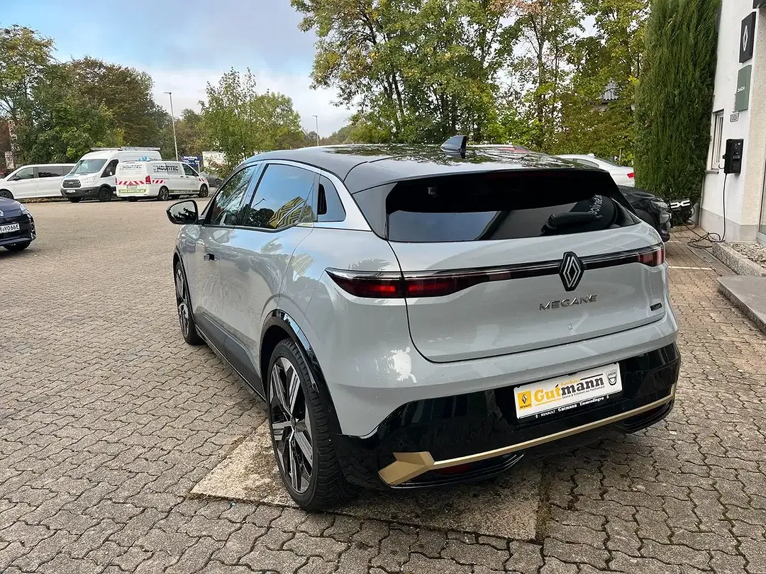 Renault Megane E-Tech Iconic - Thumbnail 4