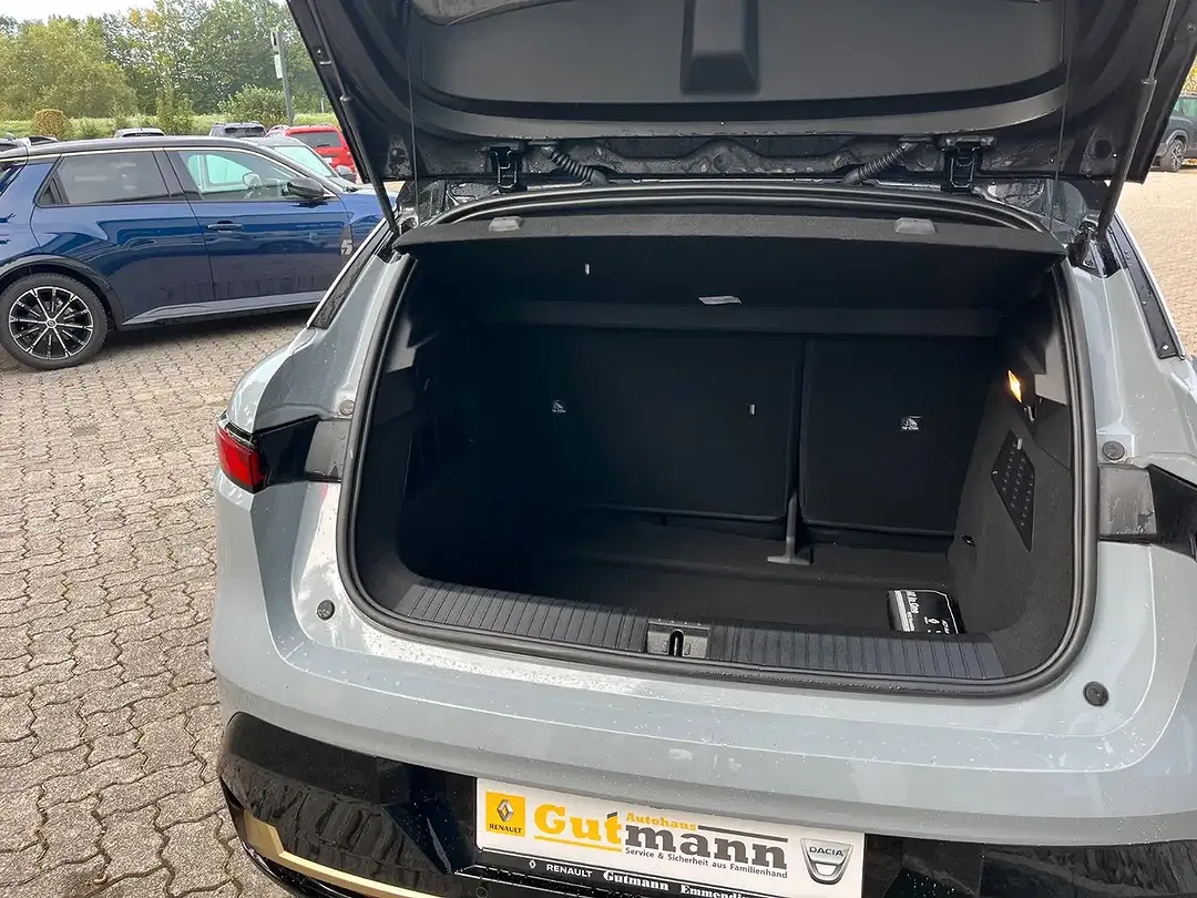 Renault Megane E-Tech Iconic - Thumbnail 6