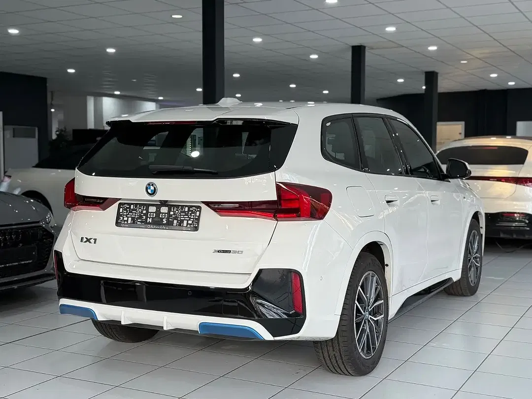 BMW iX1 xDrive - Thumbnail 7