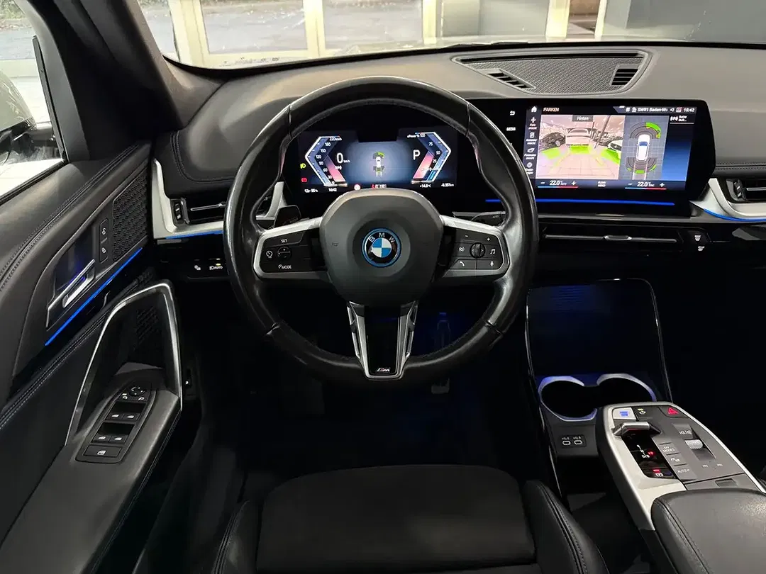 BMW iX1 xDrive - Thumbnail 3