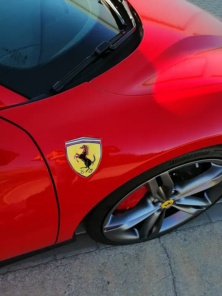 Ferrari 296 GTS - Thumbnail 13