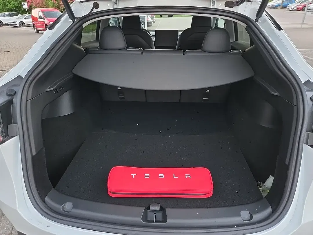 Tesla Model Y Dual Motor Long Range - Thumbnail 7