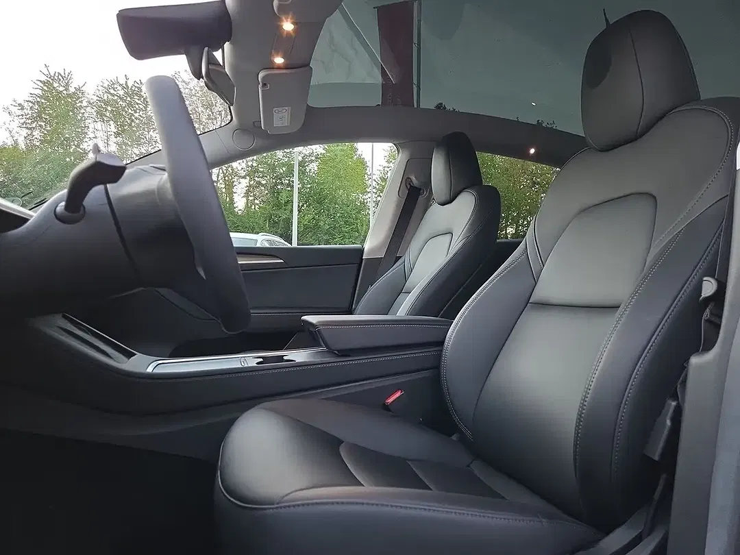 Tesla Model Y Dual Motor Long Range - Thumbnail 8