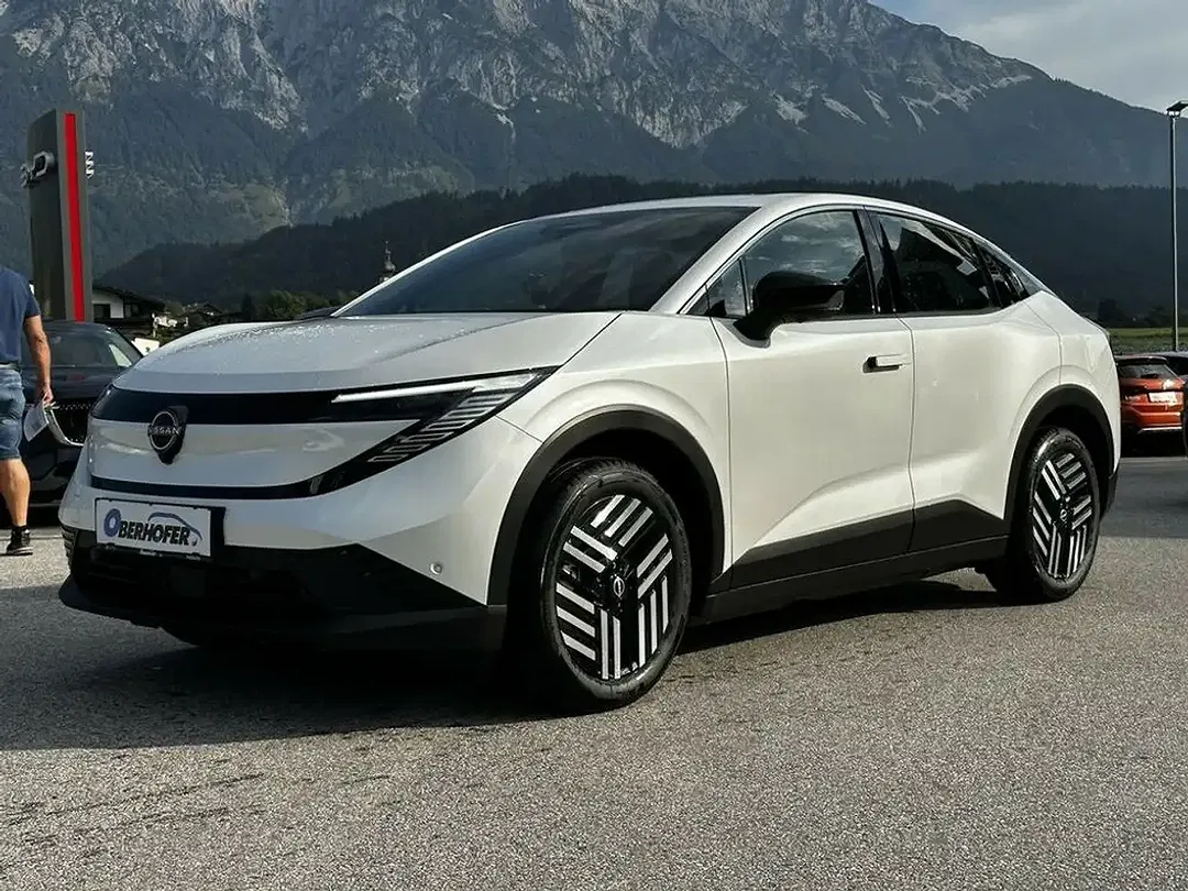 Nissan Leaf - Thumbnail 2