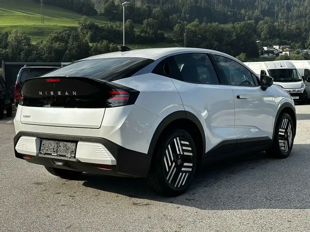 Nissan Leaf - Thumbnail 6