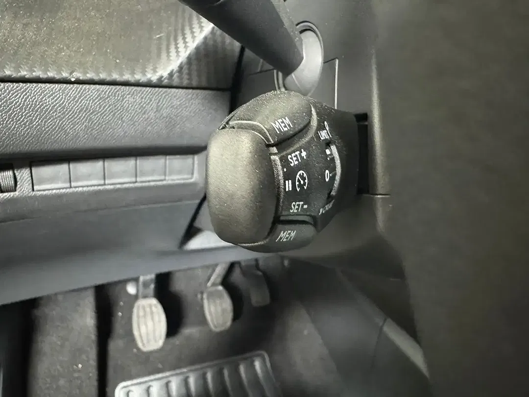 Peugeot 208 100 PureTech Allure - Thumbnail 31
