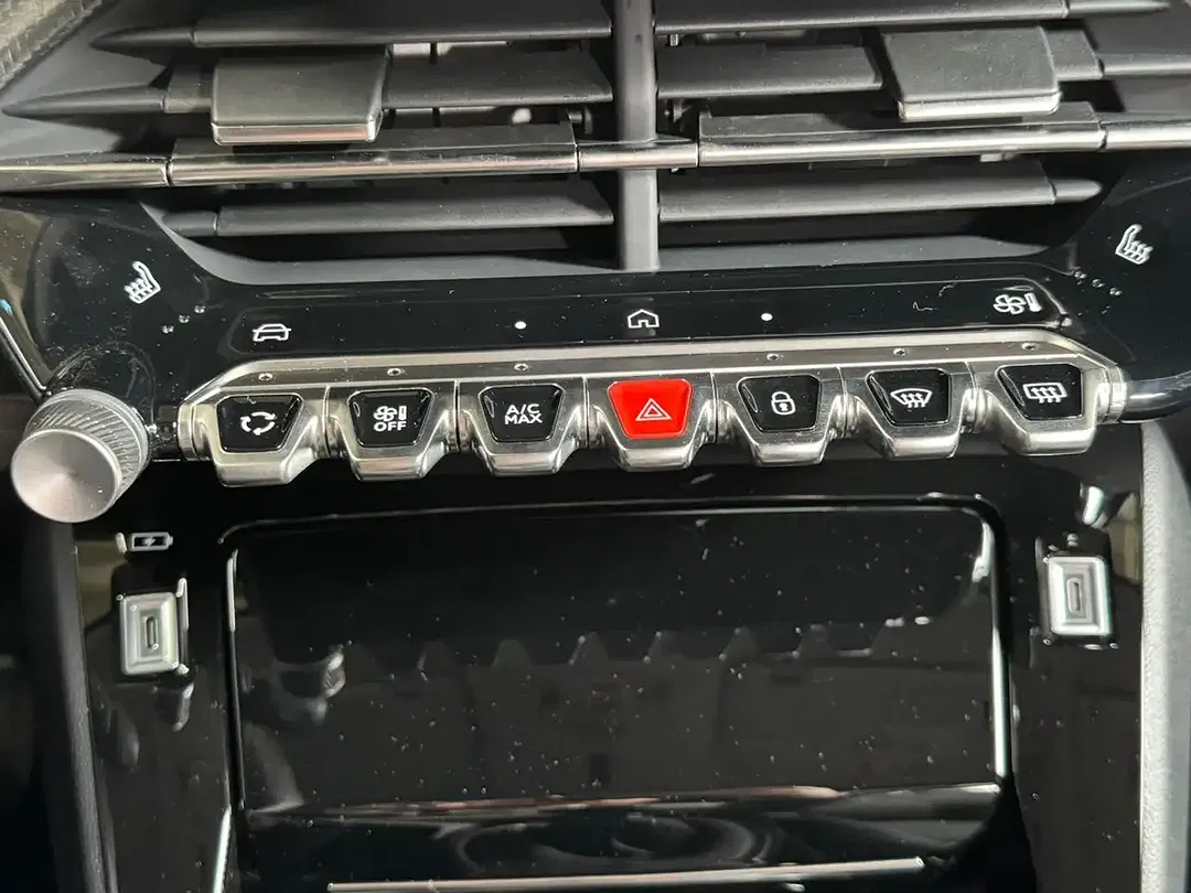 Peugeot 208 100 PureTech Allure - Thumbnail 38
