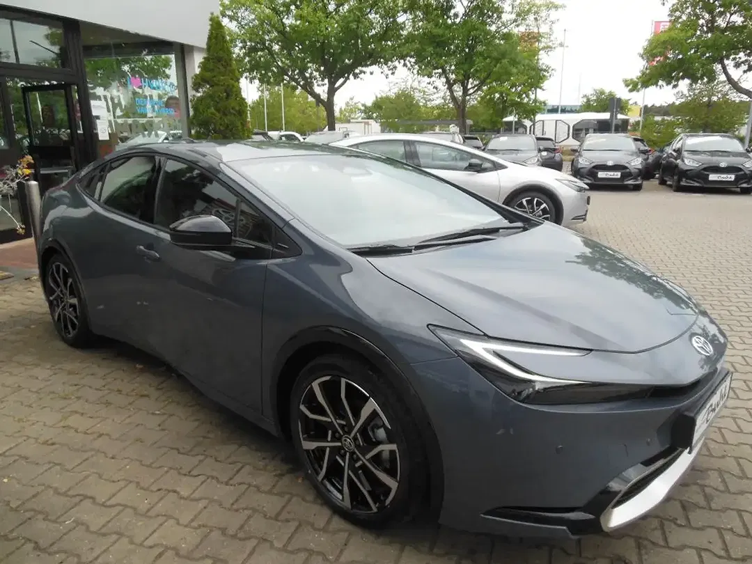 Toyota Prius PHEV Executive - Thumbnail 6