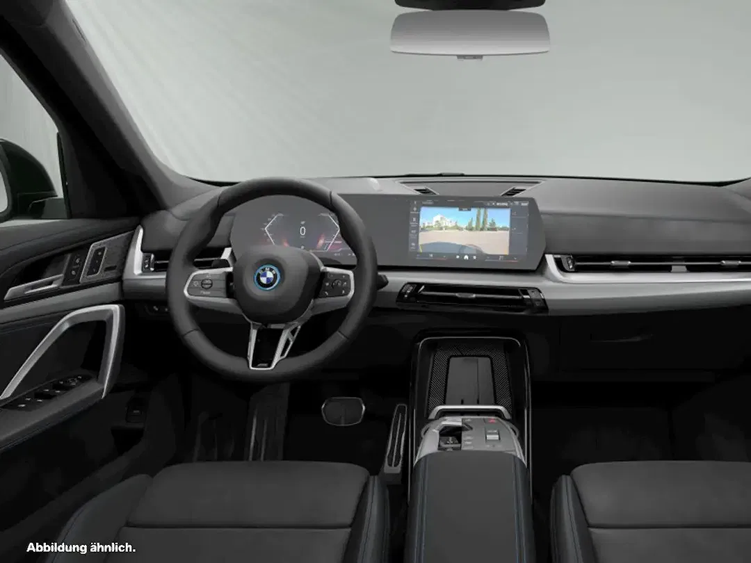 BMW iX1 xDrive M - Thumbnail 4