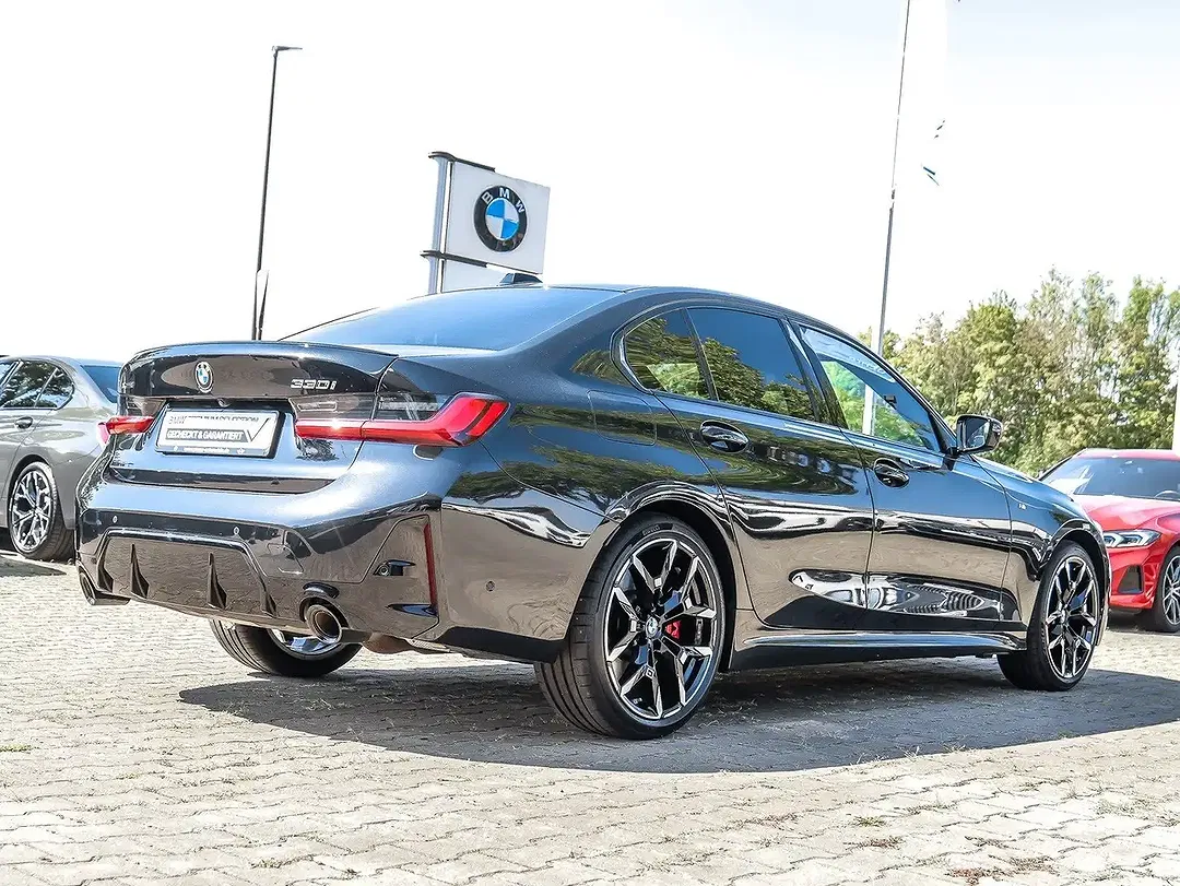 BMW 330 xDrive M Sport Pro - Thumbnail 2