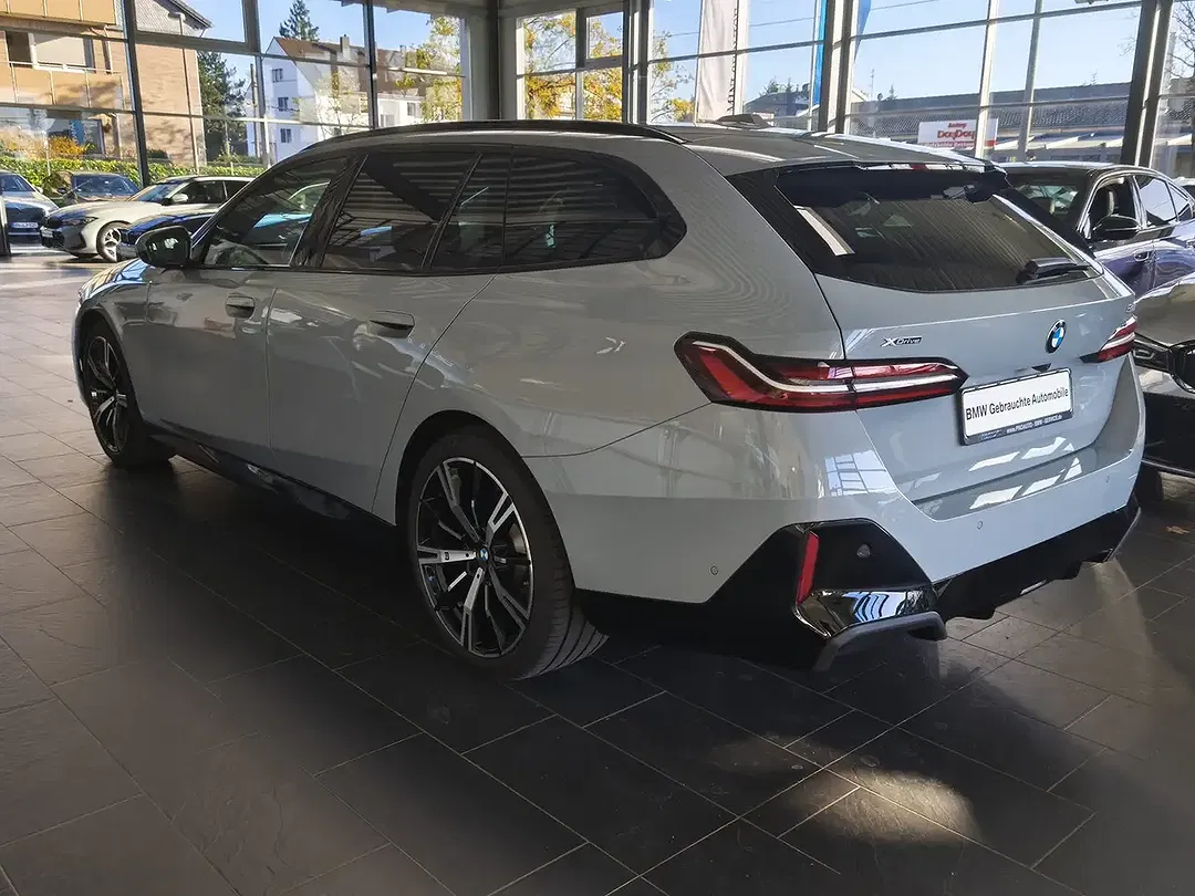BMW 520 xDrive Touring M Sport - Thumbnail 4