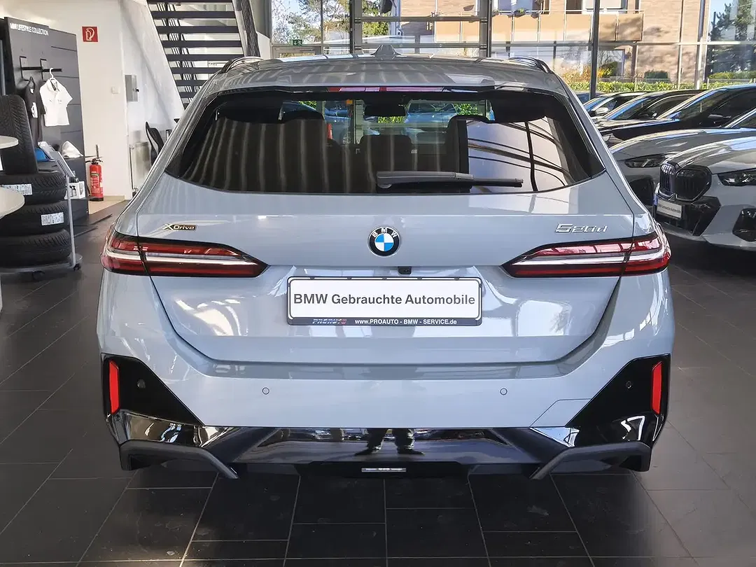 BMW 520 xDrive Touring M Sport - Thumbnail 5
