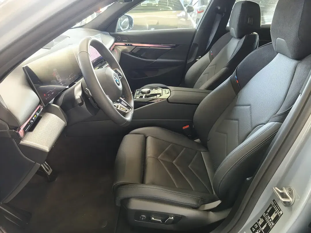 BMW 520 xDrive Touring M Sport - Thumbnail 8