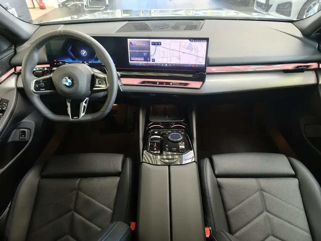 BMW 520 xDrive Touring M Sport - Thumbnail 9