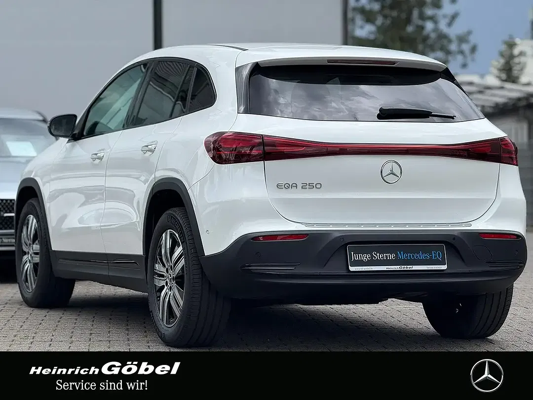 Mercedes-Benz EQA 250 - Thumbnail 4