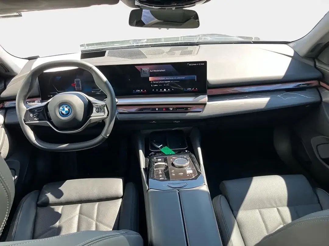 BMW i5 - Thumbnail 10