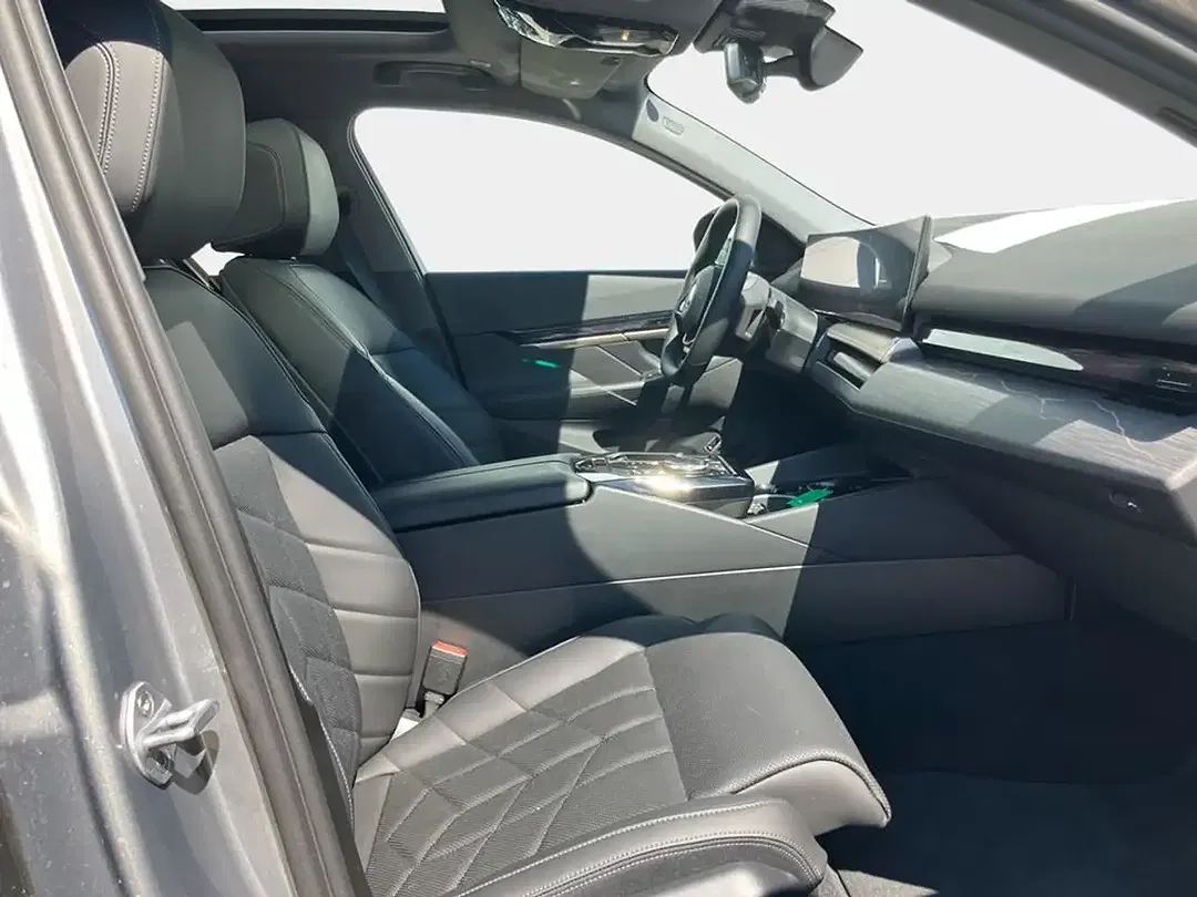 BMW i5 - Thumbnail 12