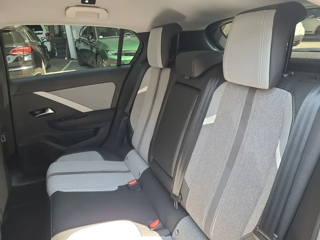 Opel Astra AUT Elegance - foto 14