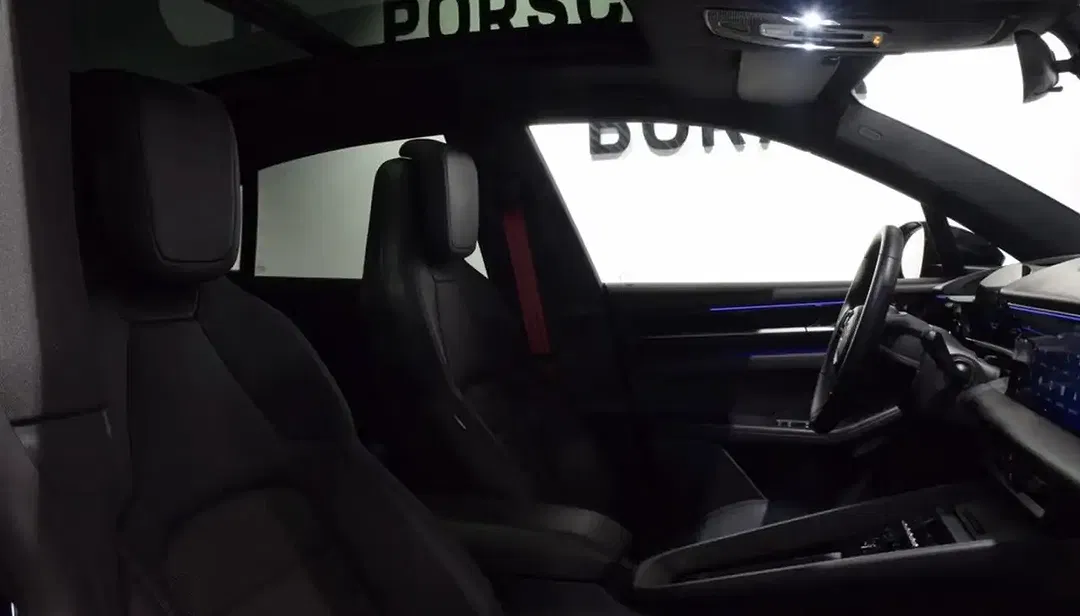 Porsche Macan EV 4 - Thumbnail 12