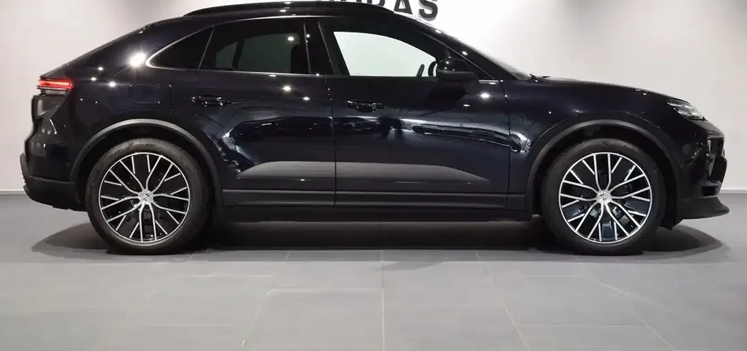 Porsche Macan EV 4 - Thumbnail 4