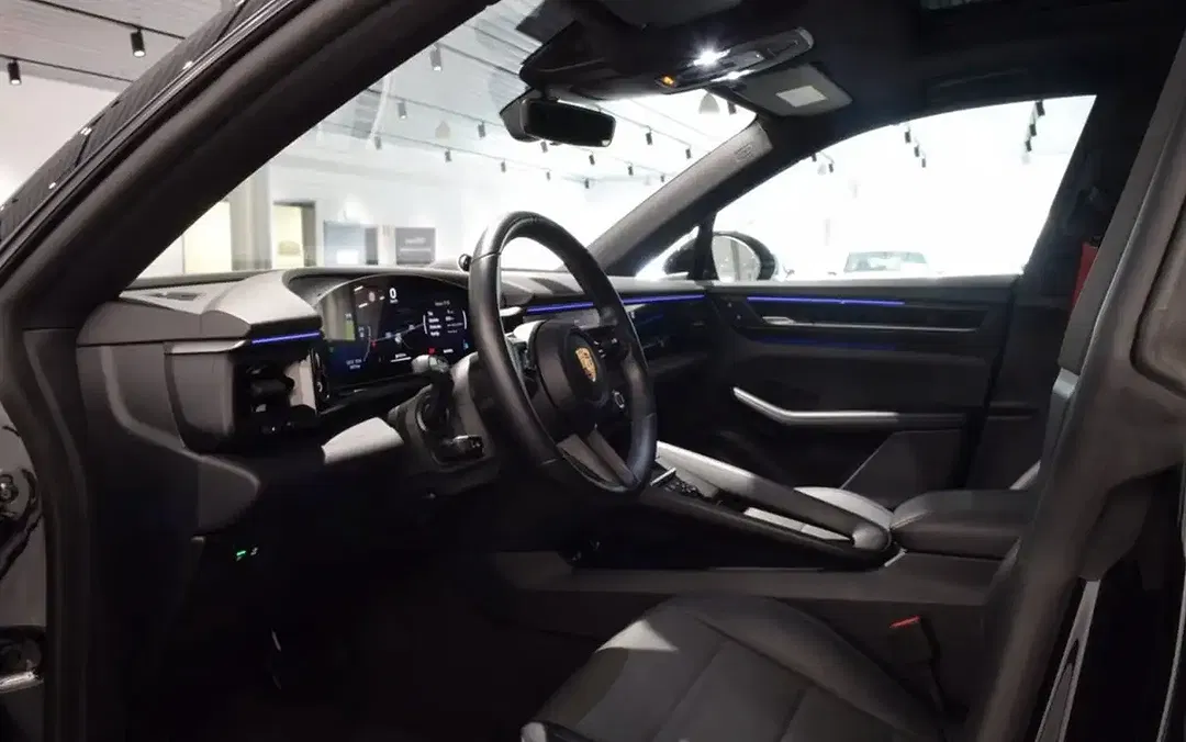 Porsche Macan EV 4 - Thumbnail 5
