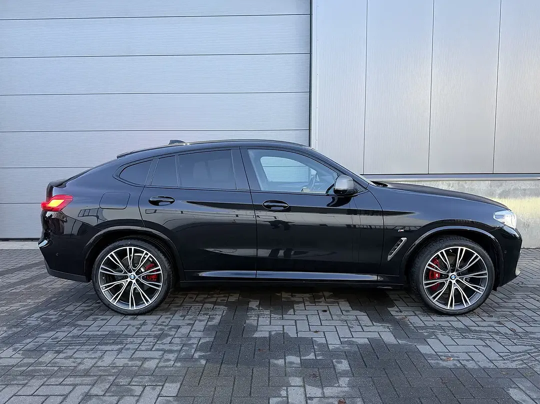BMW X4 M MHEV - Thumbnail 3