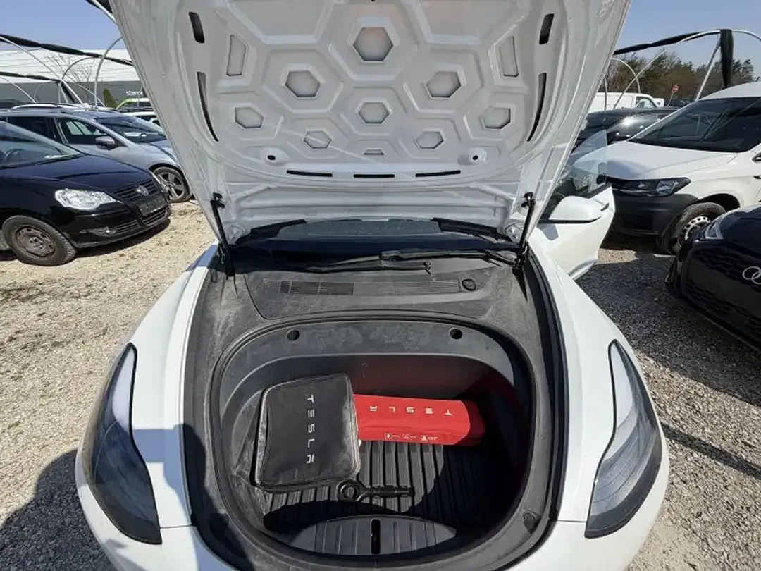 Tesla Model 3 Standard Range Plus - Thumbnail 10