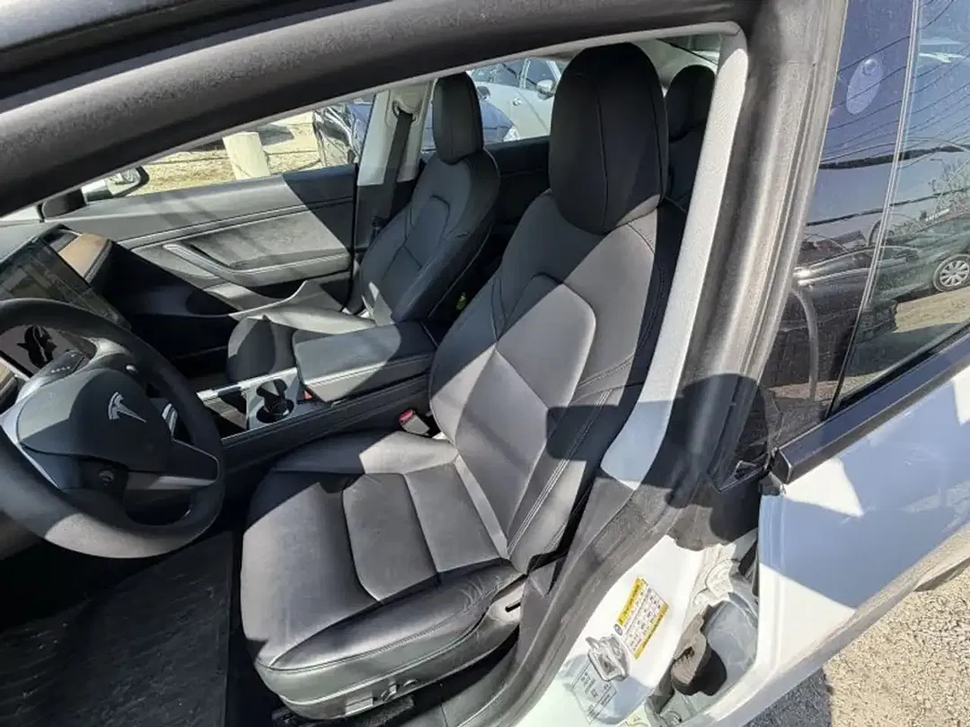 Tesla Model 3 Standard Range Plus - Thumbnail 7