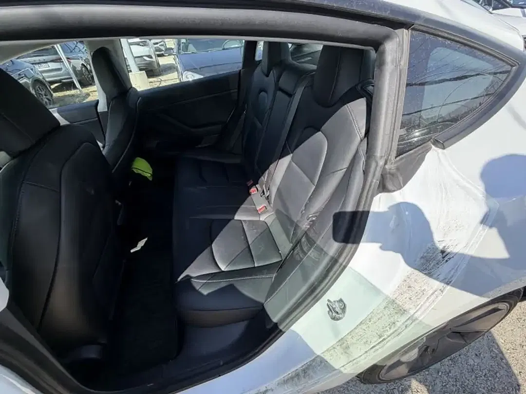 Tesla Model 3 Standard Range Plus - Thumbnail 8