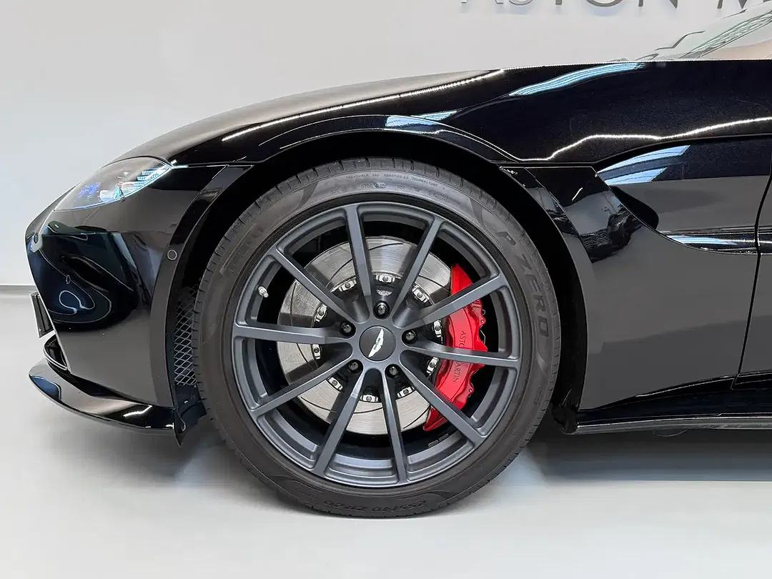 Aston Martin Vantage Roadster - Thumbnail 11